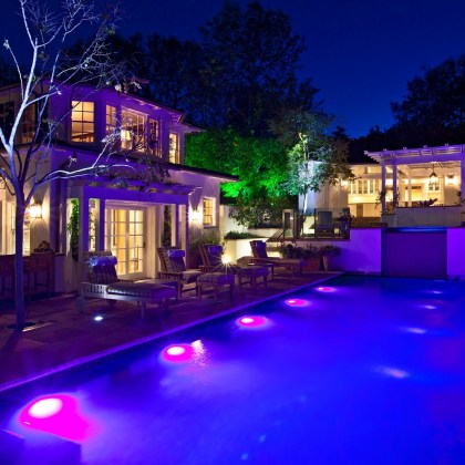Outdoor-audio-video-environment-by-the-pool